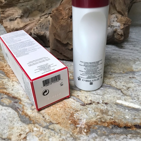 Shiseido: Complete Cleansing Microfoam - Picture 3 of 4